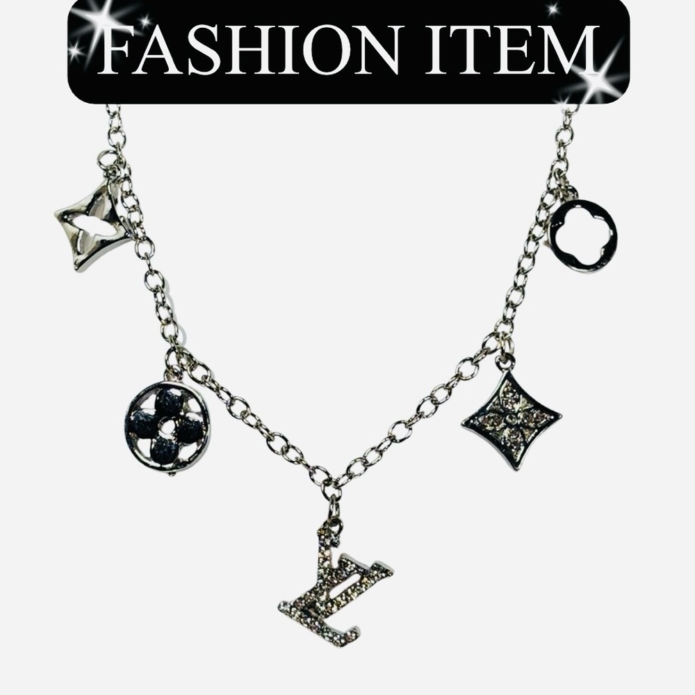 A-1FN-18: NECKLACE: Silver Chain Necklace w/Charms, NWOT